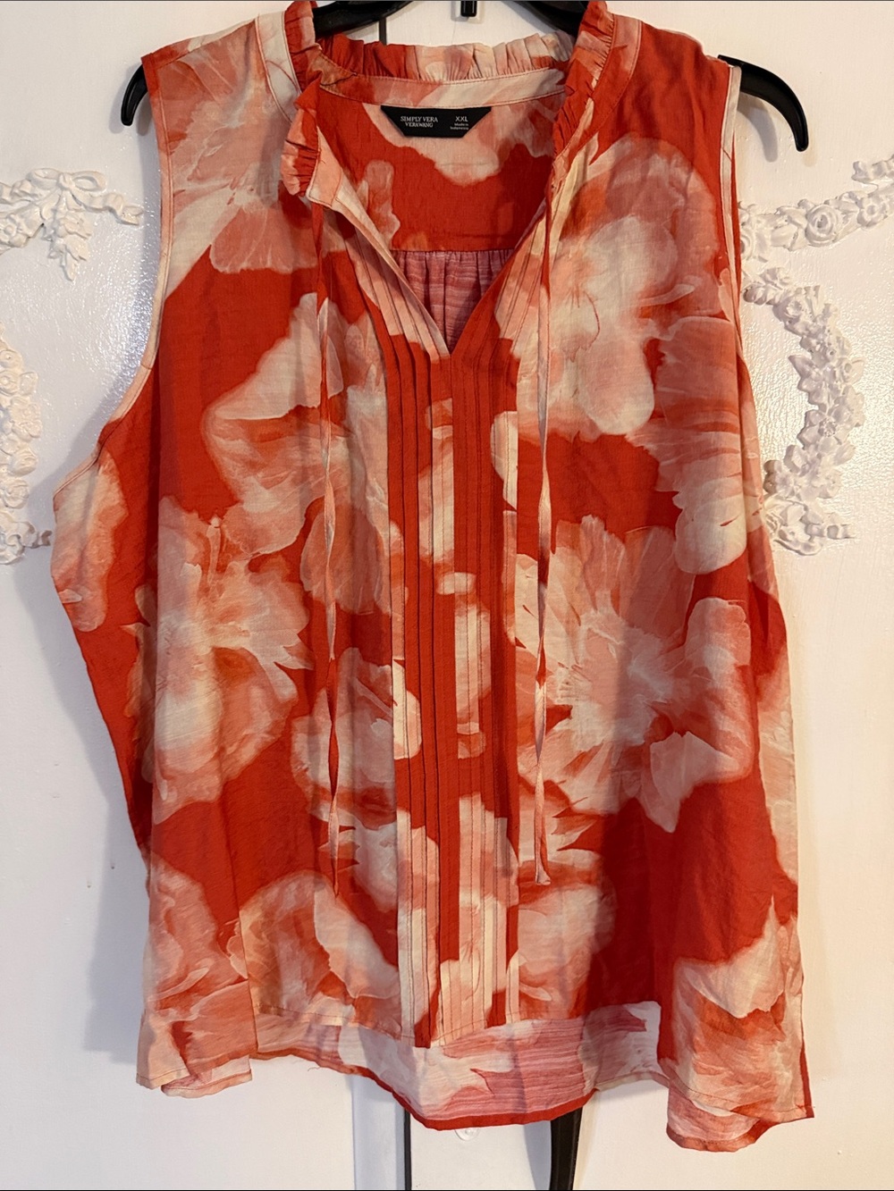 Simply Vera Vera Wang Orange and Cream Floral Sleeveless Pleated Tie-Neck Blouse